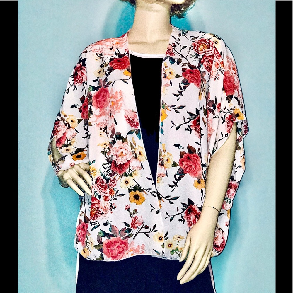 TWELVE MONTHS • Open Floral Blouse/ size (L)